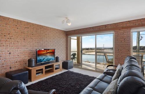 Narooma Apartment | Family-Friendly Getaway at Grand Pacific 2 Unit 2