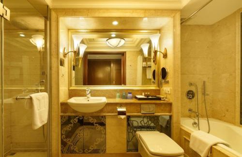 Guangzhou Central Business District Hotel | Discover Grand Palace Hotel: 4-Star Family-Friendly Retreat