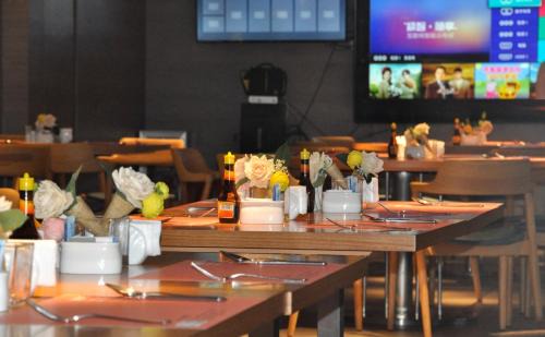 Guangzhou Central Business District Hotel | Discover Grand Palace Hotel: 4-Star Family-Friendly Retreat