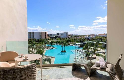 Costa Mujeres Resort | Explore Grand Palladium Costa Mujeres Resort & Spa Getaway