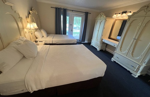 Pembroke Pines Hotel | Relaxing Grand Palms Spa & Golf Resort with Pool and Breakfast