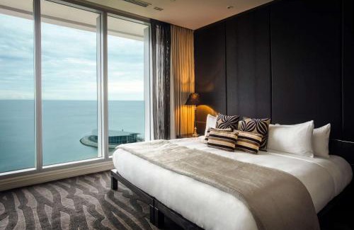 Port Moresby Hotel | Unwind at Grand Papua Hotel with Ocean Views & Hot Tub