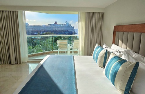 Cozumel Resort | All-Inclusive Relaxation at Grand Park Royal Cozumel