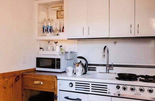 Wrightwood Hotel | Inviting Grand Pine Cabins: Family-Friendly with Breakfast