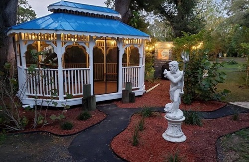 Dade City House | Explore Grand Poseidon: Family-Friendly Hiking Retreat
