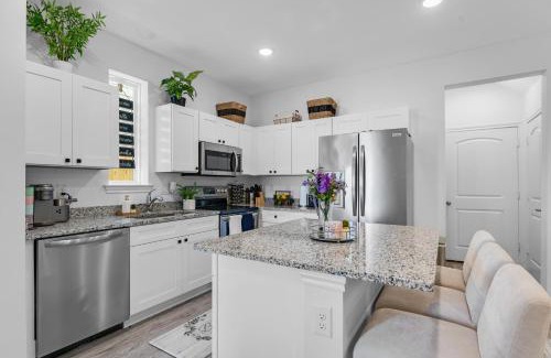 Grand Prairie House | Highly Rated Grand Prairie Gem Near DFW & AT&T Stadium