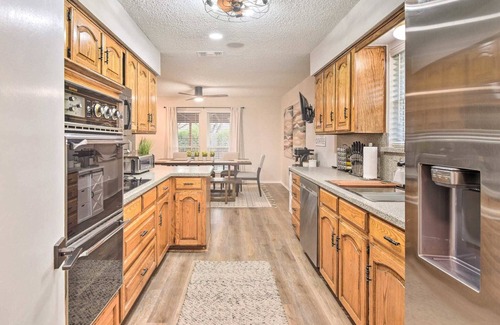 Grand Prairie House | Grand Prairie Retreat - 3BD/2BA w/Yard