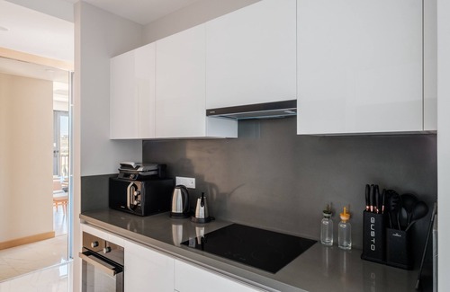 Basaksehir Apartment | Welcoming Grand Residence by NewInn with Pool and Spa