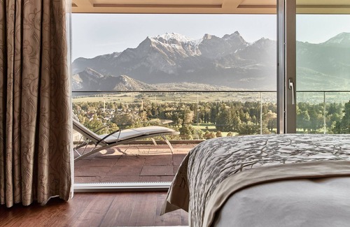 Bad Ragaz Hotel | Indulge at Grand Resort Bad Ragaz: Spa, Pool & More