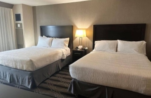 Mount Laurel Hotel | Discover Grand Resort Hotel: Pool, Spa & Family Amenities