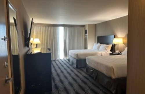 Mount Laurel Hotel | Discover Grand Resort Hotel: Pool, Spa & Family Amenities