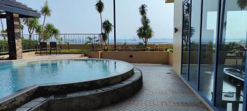 Ermita Bed & Breakfast | Affordable Comfort at Grand Riviera Suites with Pool Access