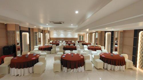 Latur Hotel | Discover Grand Sarovar Portico in Latur: Family-Friendly Stay