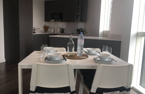 Fairfield Apartment | Exceptional Grand Serviced Apartments with Breakfast & Kitchen