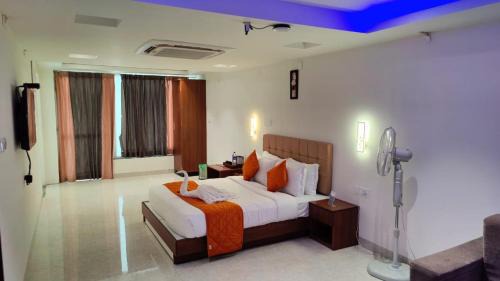 Yercaud Hotel | Discover Grand Signature Hotel & Spa: Pool, Spa & Dining