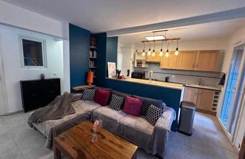 Menpenti Apartment | Cozy Apartment Near City Center with Pool & Family Amenities