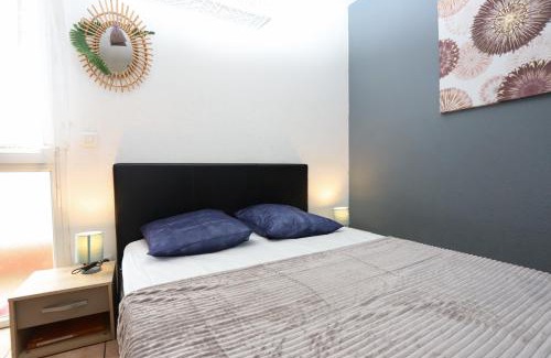 Argeles Plage Apartment | Oceanfront Grand Studio for 4, Steps from the Beach