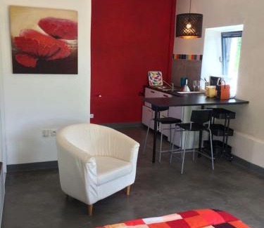 Venon Apartment | Peaceful Countryside Studio Near the City - Pet Friendly!