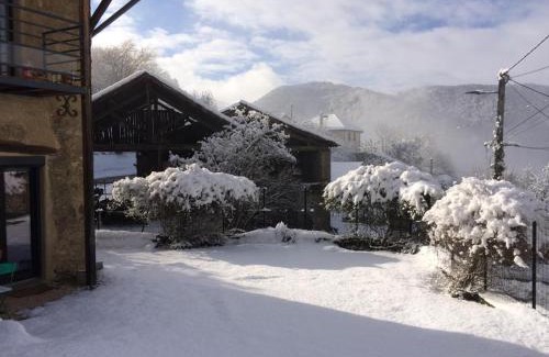 Venon Apartment | Peaceful Countryside Studio Near the City - Pet Friendly!