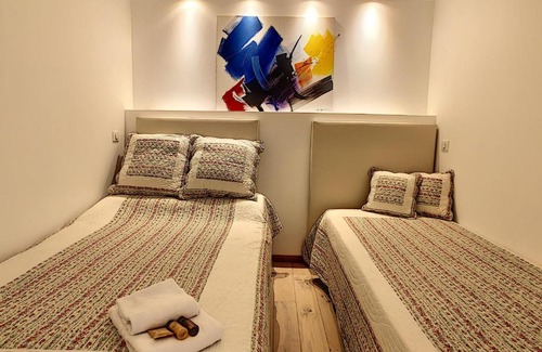 Cannes City Centre Apartment | Inviting Grand Studio Cabine Steps from Beautiful Beaches