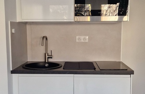 Montreuil Apartment | Bright Grand Studio in the Heart of Downtown with Spa