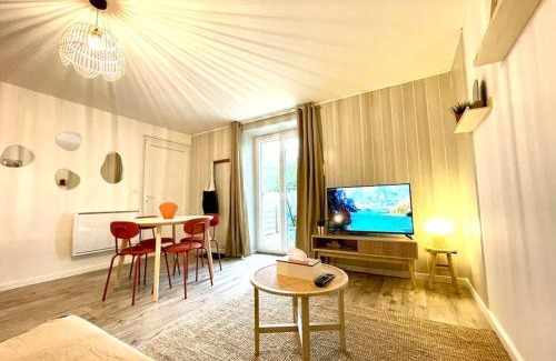 Oyonnax Apartment | Cozy Grand Studio Chez Soi with Terrace & Child-Friendly Amenities