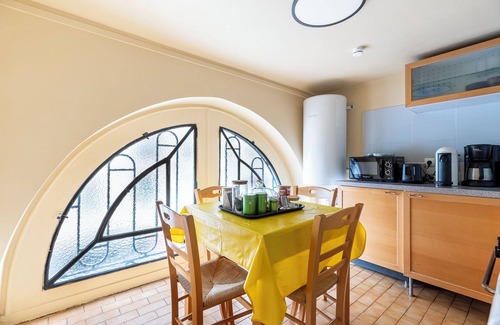 Quartier Saint-Ambroise Apartment | Elegant Grand Studio near Père-Lachaise with Spa & Breakfast