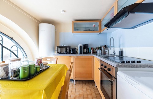 Quartier Saint-Ambroise Apartment | Elegant Grand Studio near Père-Lachaise with Spa & Breakfast