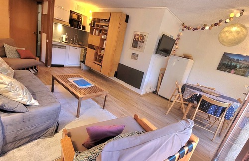 Les Orres Apartment | Tranquil Grand Studio with Scenic Views and Great Amenities