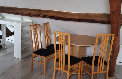 Monchy-Humieres Apartment | Cozy Independent Grand Studio in the Heart of the Village