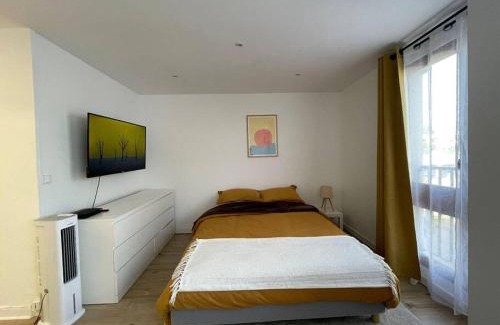 Le Chesnay Apartment | Elegant Grand Studio Near Versailles Château with Pool