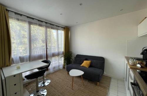 Le Chesnay Apartment | Elegant Grand Studio Near Versailles Château with Pool