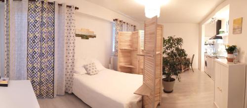 Ep 21 - Saint-Paul Apartment | Modern Grand Studio Steps from Downtown with Private Parking