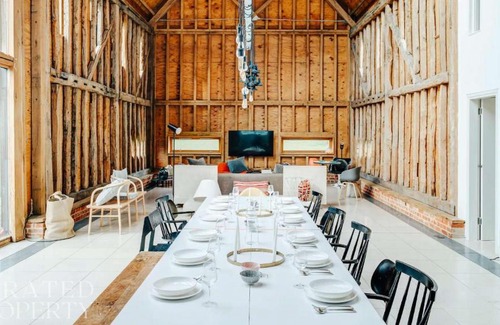 Chelsworth House | Inviting Grand Suffolk Barn Conversion - Pet Friendly Retreat