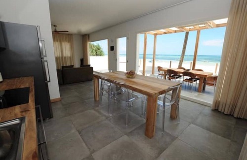 Kiwengwa House | Oceanfront Grand Suite with Private Beach and Patio