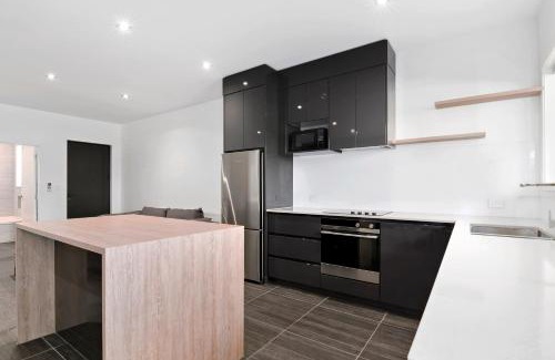 Murchison Hotel | Family-Friendly Grand Suites Murchison - Rated 9/10