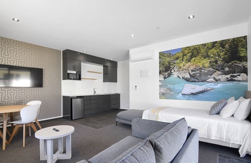 Murchison Hotel | Elegant Grand Suites Murchison: 5-Star Comfort Awaits