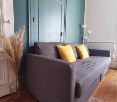 Charmettes - Bellecombe Apartment | Charming Grand T1 Bis Near Gare with Family-Friendly Amenities