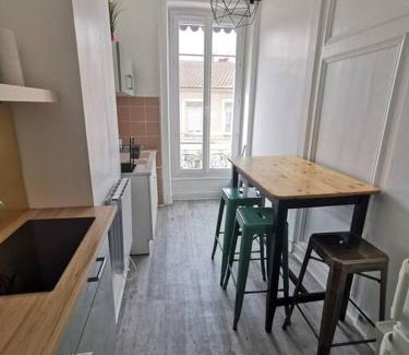 Charmettes - Bellecombe Apartment | Charming Grand T1 Bis Near Gare with Family-Friendly Amenities