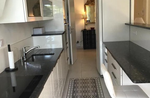 Couronne Urbaine Apartment | Historic Retreat: Grand T2 Near Aix en Provence Center