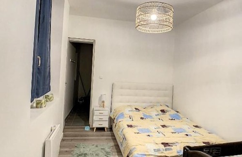 Saint-Quentin Apartment | Cozy Grand T2 with Hot Tub and Terrace for 4 Guests