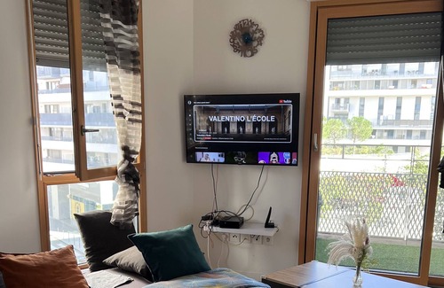 Quartier Vilmorin Apartment | Convenient T2 Apartment Steps from Massy TGV Station
