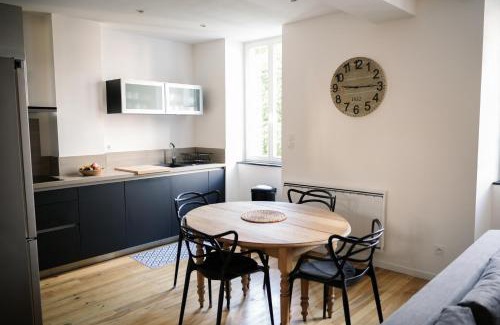 Bagneres-de-Bigorre Apartment | Elegant Grand T3 in the Heart of the City - Rated 9.3/10