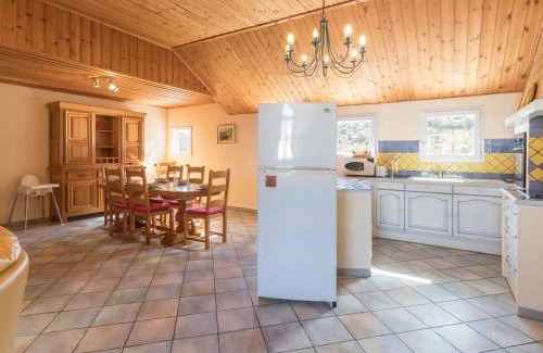 Briancon Apartment | Cozy Grand T4 in Briançon: Near Ski Lifts & Shops