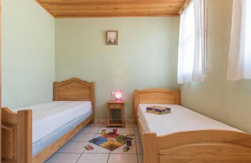 Briancon Apartment | Cozy Grand T4 in Briançon: Near Ski Lifts & Shops