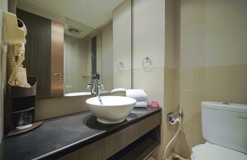 Tanjung Duren Utara Hotel | Discover Grand Tjokro Jakarta: 4-Star Comfort & Dining