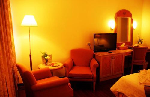 Phaya Thai Hotel | Discover Grand Tower Inn Rama 6 - SHA Extra Plus Stay