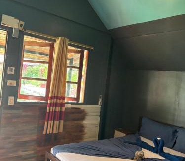 Ko Chang Hotel | Oceanfront Grand Tree: A Guest Favorite with Pool Access