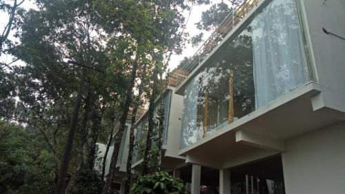 Devikolam Bed & Breakfast | Pet-Friendly Getaway at Grand Trees Resort for Families