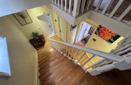 Thurlow Park House | Inviting Grand Tulse Hill Villa: Family-Friendly Stay